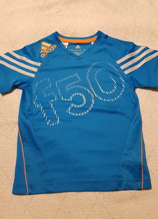 Tee-shirt adidas taille 4 ans, brand: adidas, condizioni: Ottime, taglia: 4 anni / 104 cm, €5.00, €5.95 include la Protezione acquisti