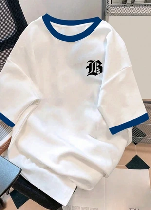 T-shirt bicolore à message, détails contrastés et style affirmé, merk: Vintage Dressing, staat: Nieuw zonder prijskaartje, maat: L, € 10,00, € 11,20 inclusief Kopersbescherming