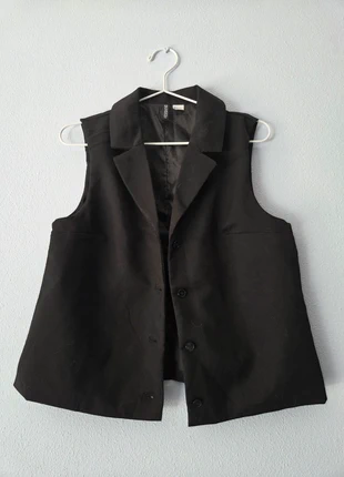 Black gilet, merk: H&M, staat: Heel goed, maat: S / 36 / 8, € 5,00, € 5,95 inclusief Kopersbescherming