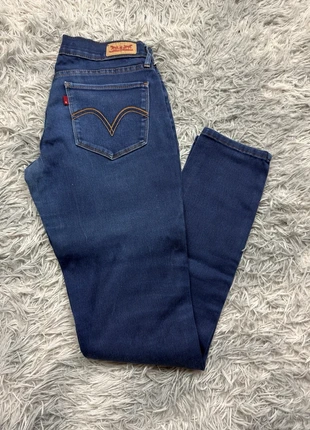 Jean 524 skinny bleu women femme Levi's W27 L32 JLM028, merk: Levi's, staat: Heel goed, maat: S / 36 / 8, € 21,00, € 22,75 inclusief Kopersbescherming Pro