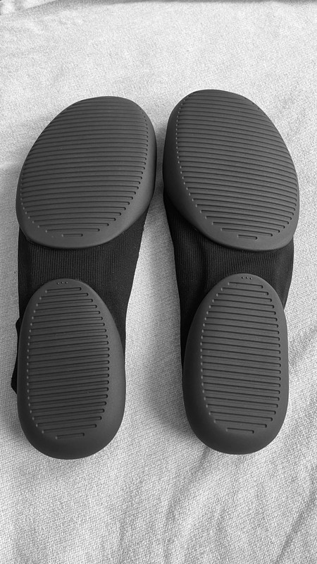 NEW Yeezy pods size 3 (US 11-13)