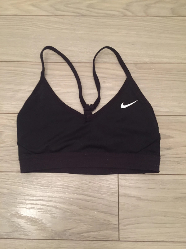 brassiere nike