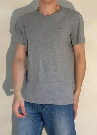 T-shirt Tommy Hilfiger/Jeans Gris logo brodé - M, marque: Tommy Hilfiger, état: Très bon état, taille: M, 13,00 €, 14,35 € Protection acheteurs incluse