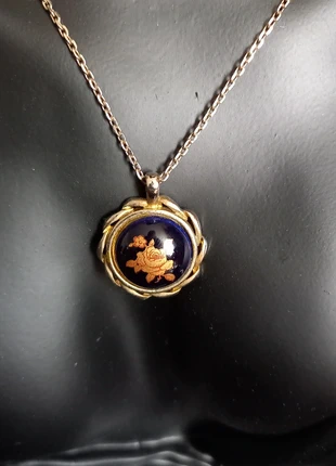 Pendentif rond en porcelaine bleu de four décor de rose dorée, marque: Vintage Boutique, état: Bon état, 8,90 €, 10,05 € Protection acheteurs (Pro) incluse