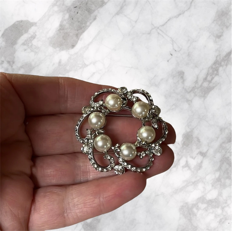 Vintage Rhinestone & Faux Pearl Wreath Brooch Pin 2