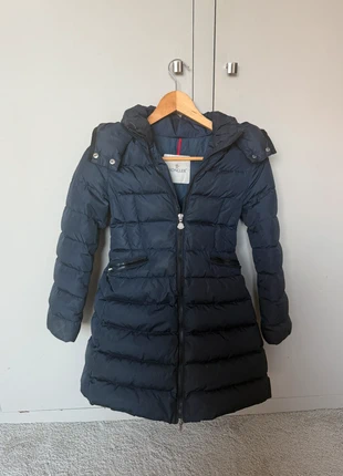 Doudoune Moncler enfant, marque: Moncler, état: Très bon état, taille: 10 ans / 140 cm, 400,00 €, 420,70 € Protection acheteurs incluse