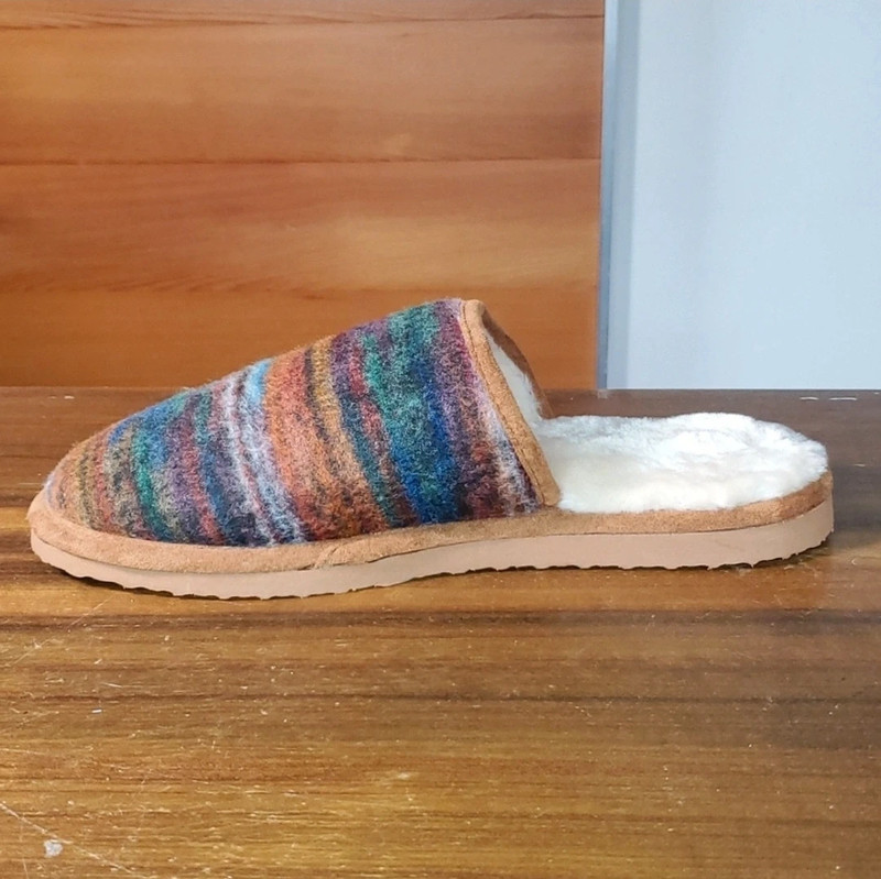 Kohl's Size 9/10 NEW Slippers Faux Fur Slip On Flip Flop Bottom Fleece Rainbow 5