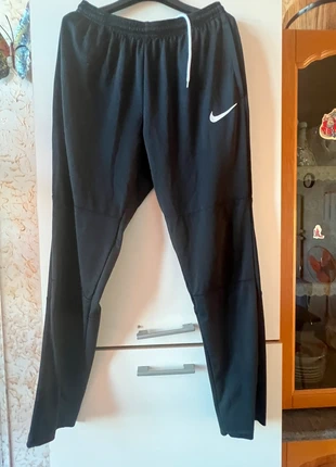 Pantalone uomo Nike, marca: Nike, estado: Muy bueno, tamaño: M, 10,00 €, 11,20 € Protección al comprador incluida