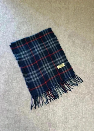 Écharpe Burberry bleu marine, marke: Burberry, zustand: Sehr gut, 45,00 €, 47,95 € beinhaltet Vinted-Käuferschutz Pro