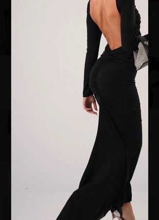 Abito nero scollo profondo sulla schiena, marca: CHC-Shoes, estado: Novo sem etiquetas, tamanho: Tamanho único, €20.00, €21.70 inclui Proteção do Comprador