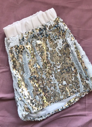 Shorts di paillettes argento OVS, brand: OVS, condizioni: Ottime, taglia: M / IT 42 / EU 38, €5.00, €5.95 include la Protezione acquisti