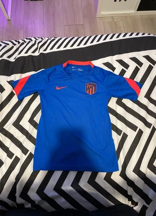 T-shirt atletico madrid, brand: Nike, condition: Good, size: 10 years / 140 cm, €12.99, €14.34 includes Buyer Protection