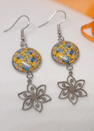 Boucles d'oreilles pendantes avec breloque cabochon verre motif nature sur fond jaune, marque: Fait Main, état: Neuf sans étiquette, 8,00 €, 9,10 € Protection acheteurs (Pro) incluse