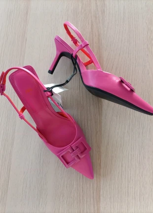 Kitten point heels fuchsia pink  Zara, marca: Zara, estado: Nuevo con etiquetas, tamaño: 35, 32,00 €, 34,30 € Protección al comprador incluida
