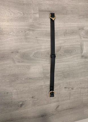 Cinturón negro con hebilla dorada, marca: Mango, estado: Muy bueno, tamaño: 85 cm, 2,00 €, 2,80 € Protección al comprador incluida