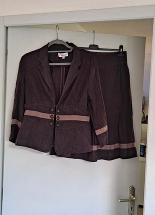Tailleur jupe marron en lin Armand Thiery T40, marque: Armand Thiery, état: Très bon état, taille: L / 40 / 12, 10,00 €, 11,20 € Protection acheteurs incluse