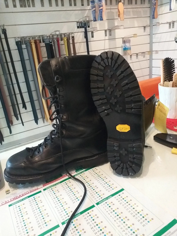 Scarponi anfibi 2025