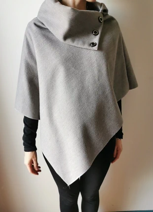 Jolie cape en laine véritable, état: Très bon état, taille: Taille unique, 11,00 €, 12,25 € Protection acheteurs incluse