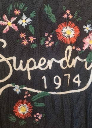 Gros pull Superdry bleu marine, broderies fleurs, merk: Superdry, staat: Heel goed, maat: M / 38 / 10, € 8,00, € 9,10 inclusief Kopersbescherming