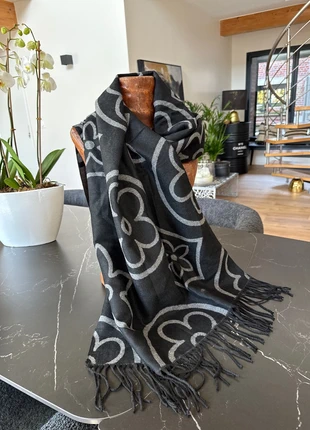 Écharpe maxi, format épaisse, brand: Boutique Parisienne, condizioni: Ottime, €17.00, €18.55 include la Protezione acquisti Pro