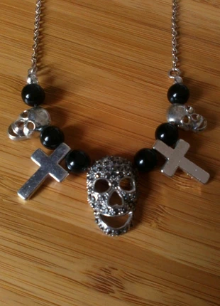 Collier tête de mort , condizioni: Ottime, €2.00, €2.80 include la Protezione acquisti