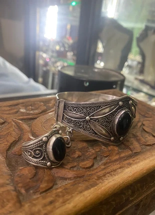 Marokko Kunsthandwerkliches Amazigh Silber Armband mit filigranen Gravuren, marke: Silber, zustand: Sehr gut, größe: 44.3 mm / 14.1 mm Ø, 140,00 €, 147,70 € inklusive Vinted-Käuferschutz