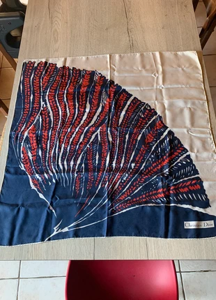 Superbe carré foulard 90*90 Dior vintage, marke: Dior, zustand: Sehr gut, 60,00 €, 63,70 € inklusive Vinted-Käuferschutz