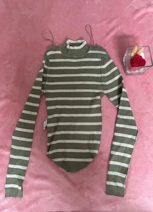 Pull vert à manches longues – doux, chaud et stylé, marke: Stradivarius, zustand: Sehr gut, größe: XS / 34 / 6, 5,00 €, 5,95 € inklusive Vinted-Käuferschutz