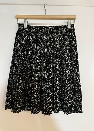 Jupe plissée noire à pois blanc, marque: Chariot, état: Neuf sans étiquette, taille: Taille unique, 18,00 €, 19,60 € Protection acheteurs incluse