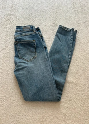 Jeans skinny bleu clair avec quelque troue🩵 taille XXS only, brand: ONLY, condition: Very good, size: XXS / 32 / 4, €3.50, €4.38 includes Buyer Protection
