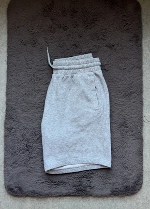 Short gris, brand: H&M Basic, condizioni: Nuovo senza cartellino, taglia: M, €5.00, €5.95 include la Protezione acquisti
