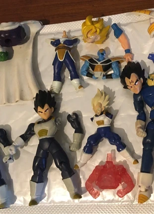 Lot pièces figurines dragon ball z, marque: Dragon Ball, état: Satisfaisant, taille: Prématuré, jusqu'à 44cm, 3,00 €, 3,85 € Protection acheteurs incluse