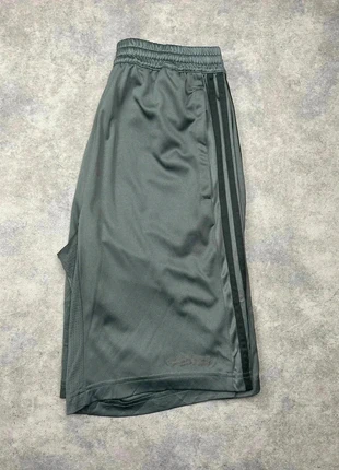 Short Adidas | Taille S | Couleur Gris, marque: adidas, état: Très bon état, taille: S, 8,00 €, 9,10 € Protection acheteurs (Pro) incluse