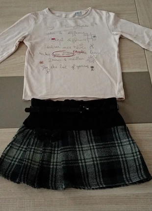 Ensemble jupe et tee-shirt , merk: Okaïdi, staat: Goed, maat: 4 jaar / 104 cm, € 1,50, € 2,28 inclusief Kopersbescherming