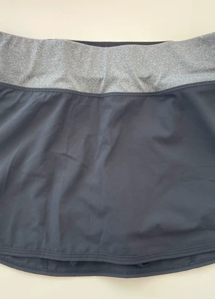 Nike running skirt with built in short., marca: Nike, estado: Muito bom, €8.00, €9.10 inclui Proteção do Comprador