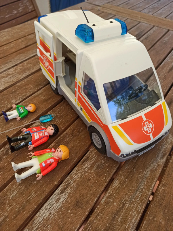 Ambulance Playmobil 6685