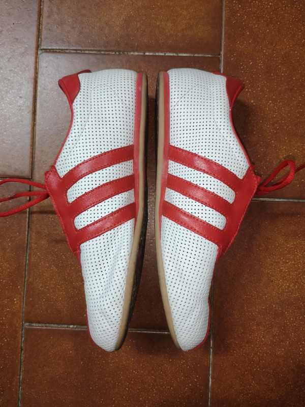 Yung adidas bianche e top rosse