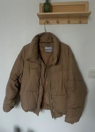 Doudoune Bershka beige courte – chaude & tendance, marca: Bershka, estado: Muito bom, tamanho: S / 36 / 8, €15.00, €16.45 inclui Proteção do Comprador