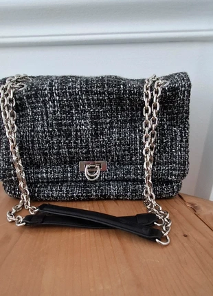 Sac à main en tweed noir avec chaînes en métal argenté, brand: Primark, condizioni: Nuovo senza cartellino, €16.99, €18.54 include la Protezione acquisti