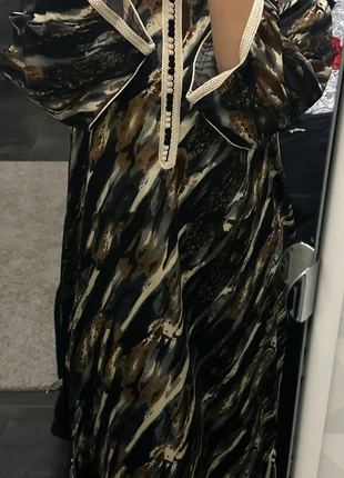 Kandira, staat: Heel goed, maat: L / 40 / 12, € 30,00, € 32,20 inclusief Kopersbescherming