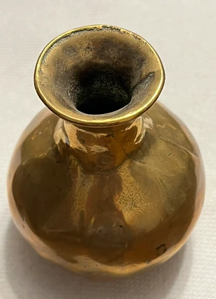 Vase laiton ancien de taille moyenne hauteur 10,5 cm diamètre 8 cm, marque: sans marque, état: Bon état, 9,00 €, 10,15 € Protection acheteurs incluse