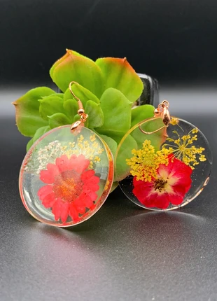 Boucles d'oreilles en résine d'époxy avec des fleurs séchées, marque: Fait Main, état: Neuf sans étiquette, 9,50 €, 10,68 € Protection acheteurs (Pro) incluse