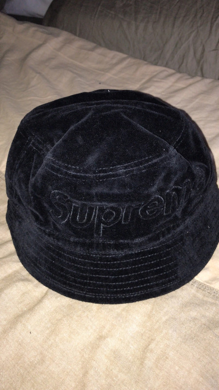 Bob top lacoste supreme