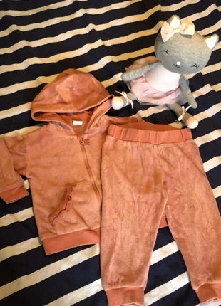 Joli ensemble jogging 12 mois, marque: H&M, état: Bon état, taille: 9-12 mois / 74 cm, 6,00 €, 7,00 € Protection acheteurs incluse