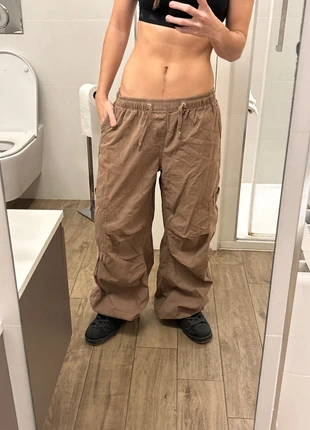 Pantalones anchos marrones, marque: Bershka, état: Très bon état, taille: XS / 34 / 6, 10,00 €, 11,20 € Protection acheteurs incluse