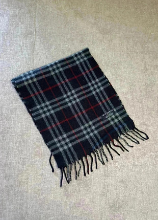 Écharpe Burberry bleu marine, marque: Burberry, état: Très bon état, 40,00 €, 42,70 € Protection acheteurs (Pro) incluse