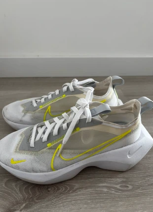 Nike Vista Life blanches et jaunes - Taille 37,5, marca: Nike, estado: Muy bueno, tamaño: 37.5, 30,00 €, 32,20 € Protección al comprador incluida