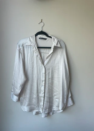 Chemise Zara blanche effet satin – taille S – très bon état, marque: Zara, état: Très bon état, taille: S / 36 / 8, 6,00 €, 7,00 € Protection acheteurs incluse