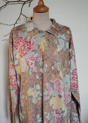 Pull fin fleurie vintage, merk: Vintage, staat: Heel goed, maat: XXL / 44 / 16, € 12,00, € 13,30 inclusief Kopersbescherming