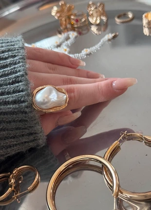 Bold Pearl Ring – barock vibes, verstellbar, Einzelstück, brand: Rare, condizioni: Ottime, taglia: Regolabile, €8.90, €10.05 include la Protezione acquisti